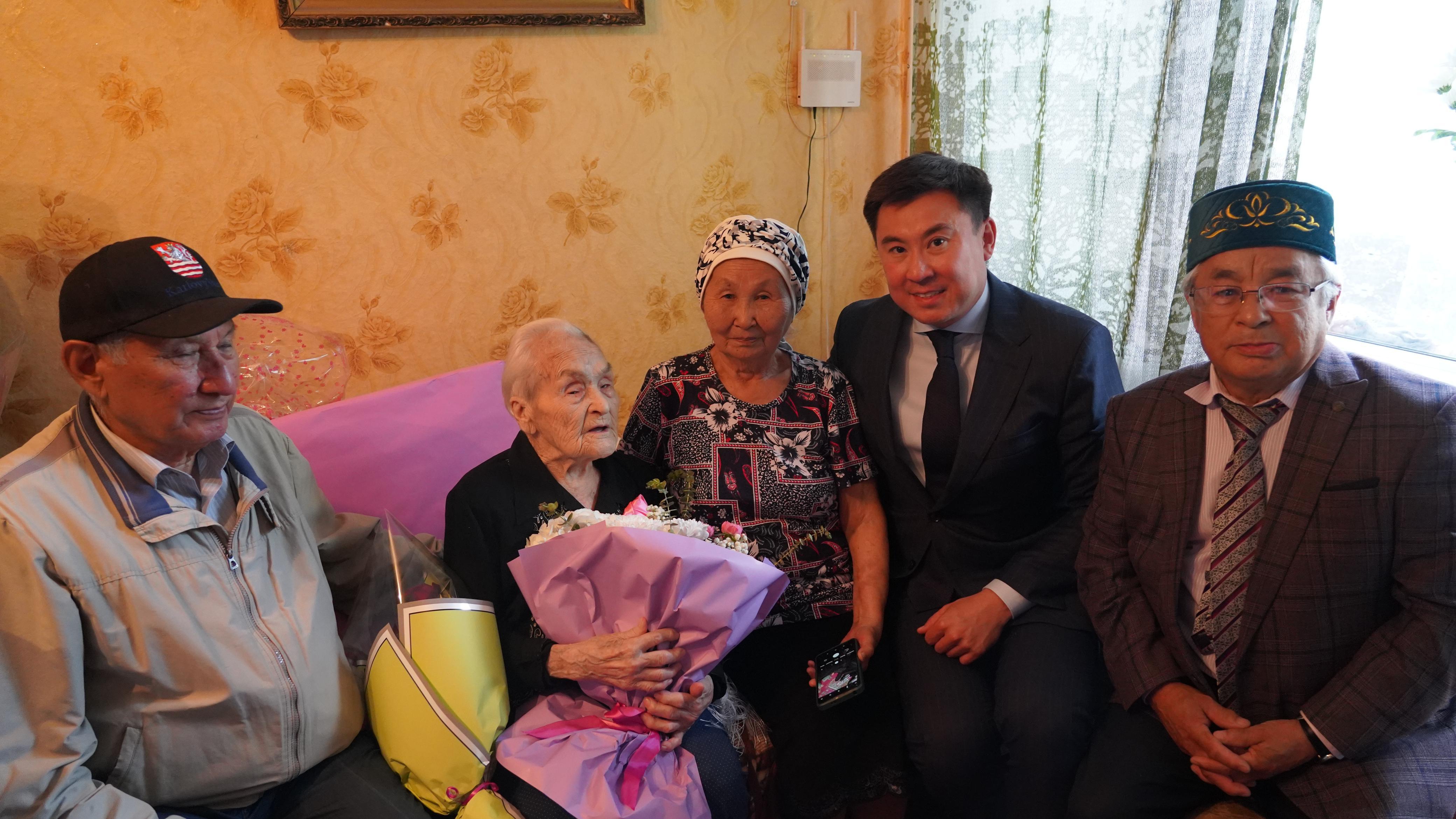 Image for Педагог из Кокшетау отметила 100-летний юбилей 